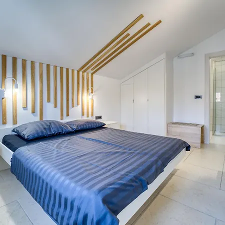 Dita-5 By Interhome *