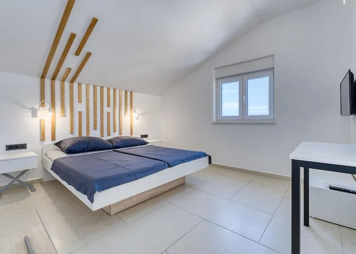 Dita-5 By Interhome *